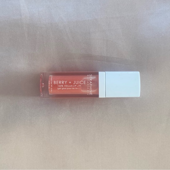 6/$40 or 9/$50 Seraphine Botanicals Berry + Juice Vegan Lip Gloss “Dainty Peach” - Picture 1 of 3